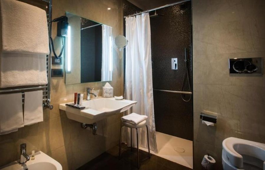 Uptown Palace — Bathroom