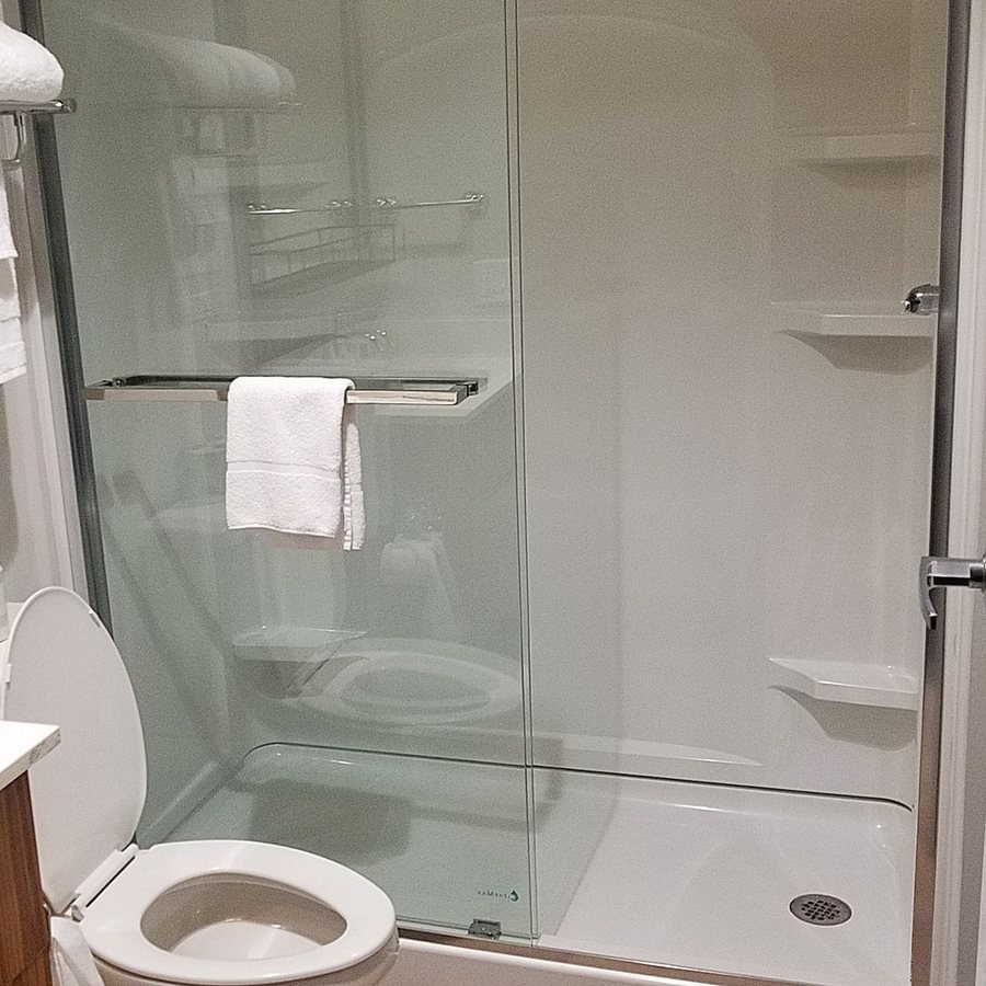 Uptown Suites Extended Stay Austin TX Round Rock — Bathroom