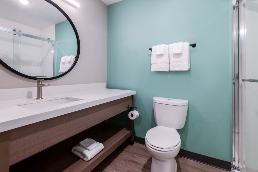 Uptown Suites Extended Stay Nashville TN Smyrna — Bathroom
