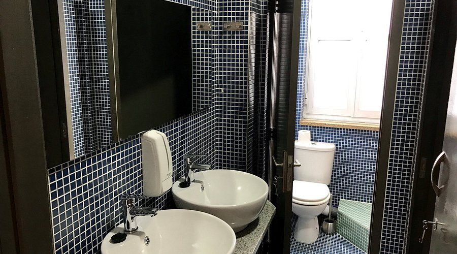 Urban Garden Porto Central Hostel — Bathroom