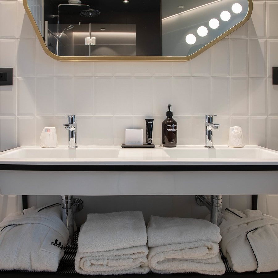 Urban Hive Milano — Bathroom