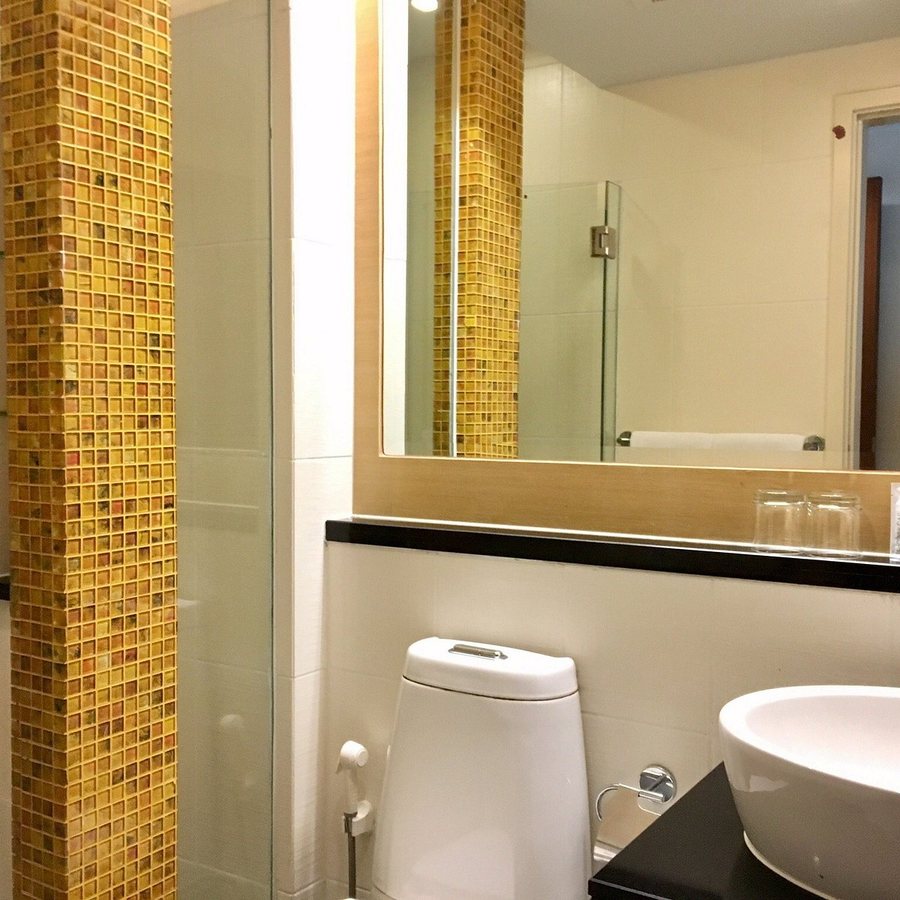 Urbana Langsuan — Bathroom