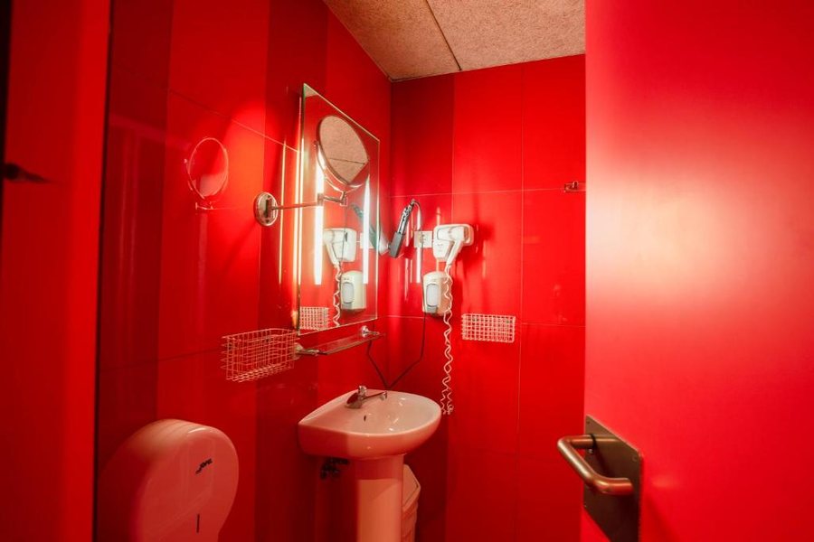 Urbany Hostel BCN GO Barcelona Catalonia — Bathroom