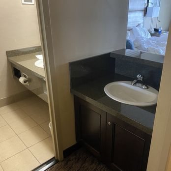USC Hotel Los Angeles California — Bathroom