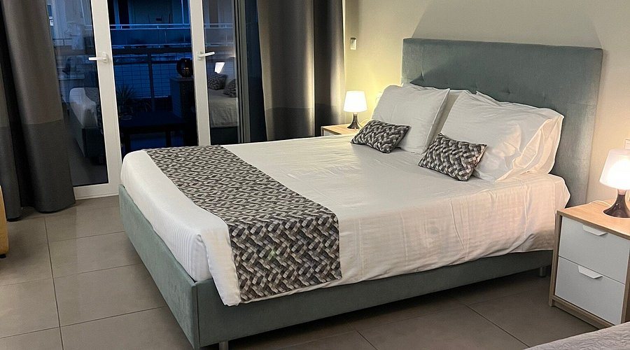 V36 Suites Athens — Guest room