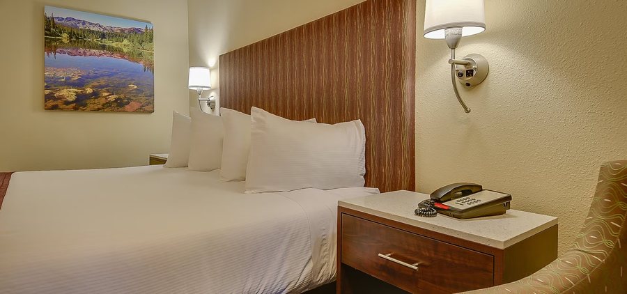 Vagabond Inn Bishop — Guest room