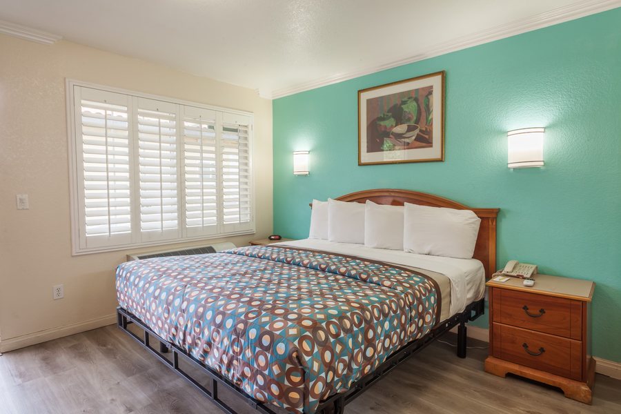 Vagabond Inn Hemet — Guest room