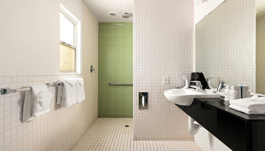 Vagabond Inn Sylmar Los Angeles California — Bathroom