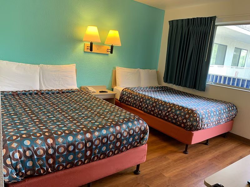 Vagabond Inn Sylmar Los Angeles California — Guest room