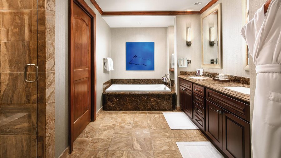 Vail Racquet Club Mountain Resort — Bathroom