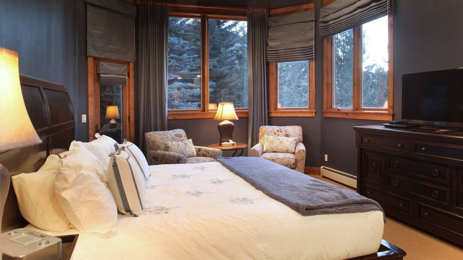 Vail Residences at Cascade Village a Destination by Hyatt Hotel — Guest room