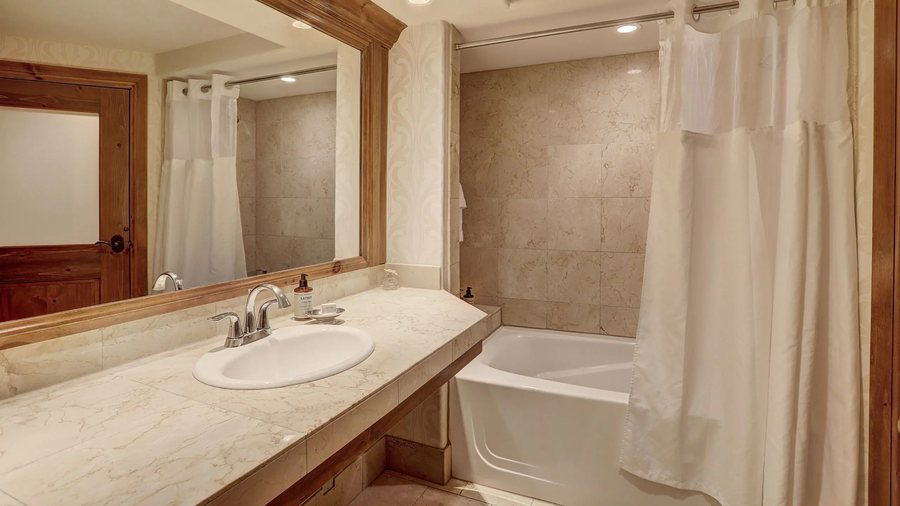Vail Run Resort Vail Colorado — Bathroom