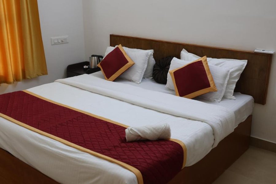 Vajra Ayurveda and Yoga Retreat — Guest room