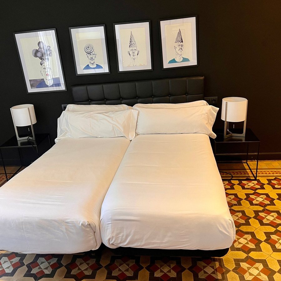 Val Apartments Barcelona Catalonia — Guest room