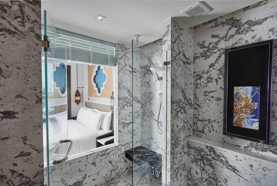 Valia Hotel Bangkok — Bathroom