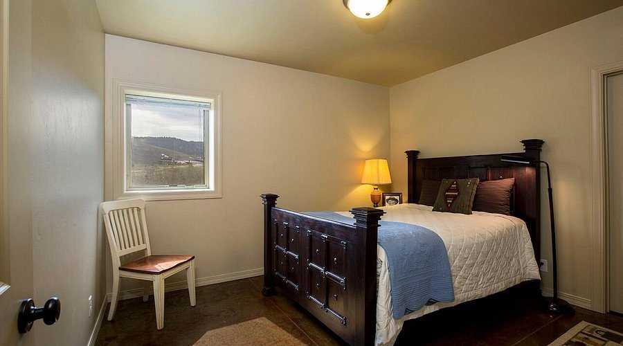 Valley Creek Lodge and RV Park — Guest room