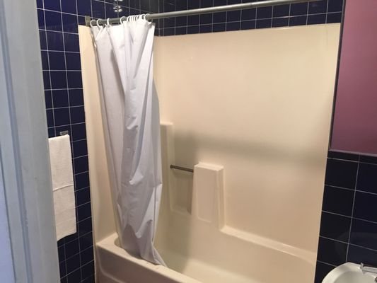Valley Inn Los Angeles California — Bathroom