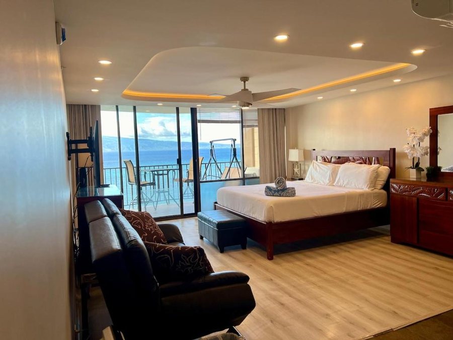 Valley Isle Resort — Guest room