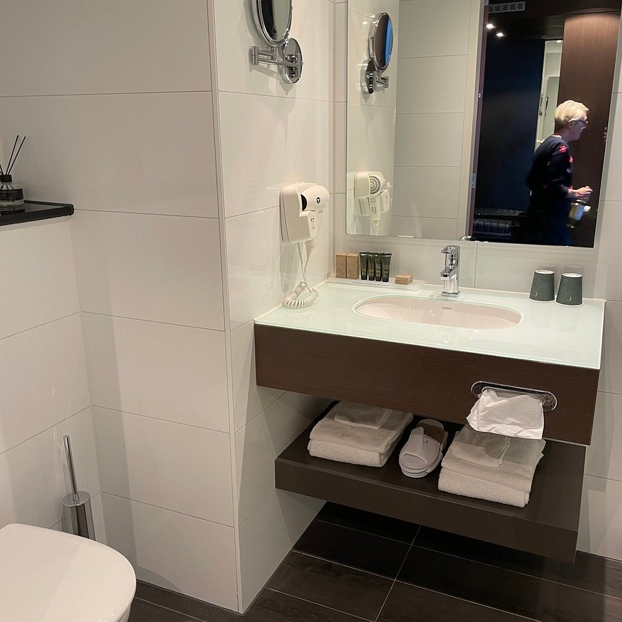 Van Der Valk Hotel Amersfoort a1 — Bathroom