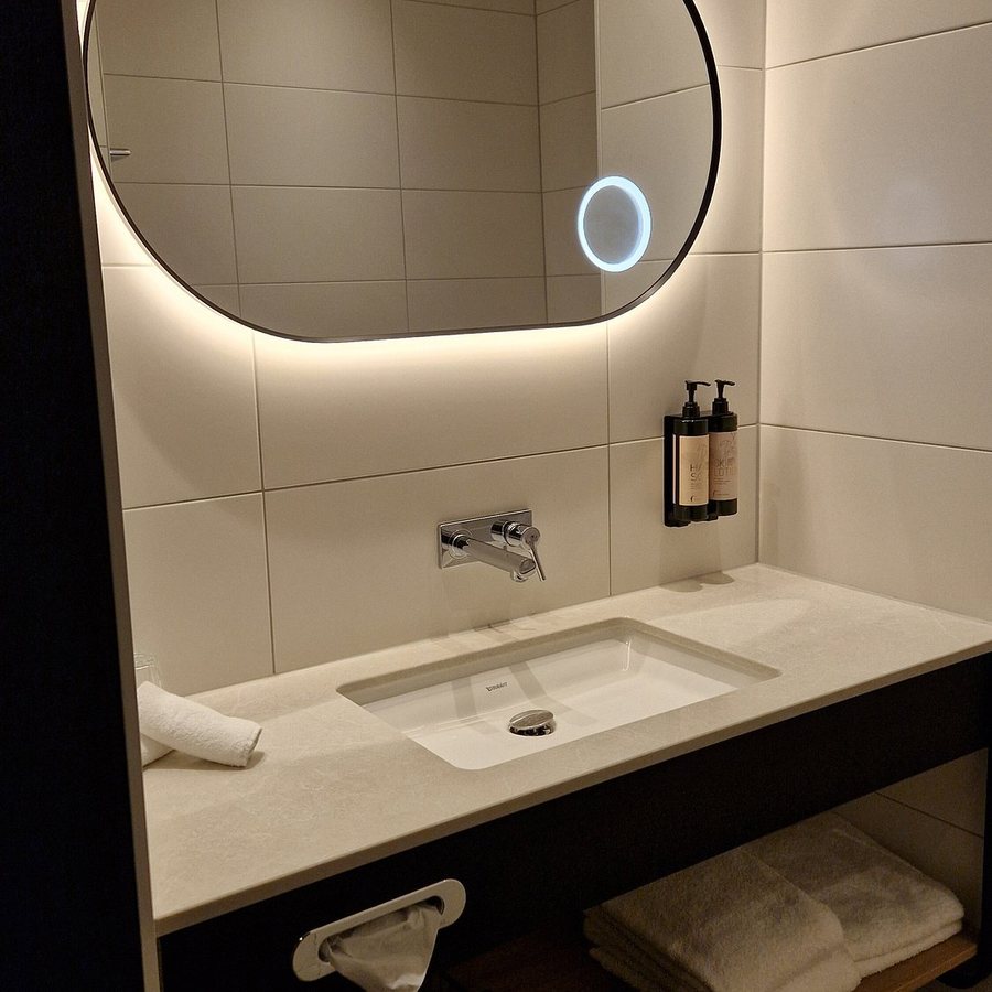 Van Der Valk Hotel Den Haag Wassenaar — Bathroom