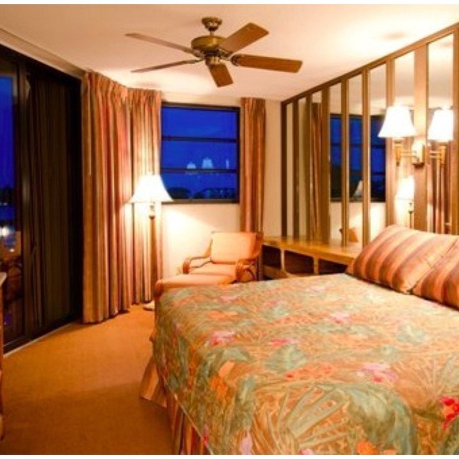 Vanderbilt Beach Harbour Club — Guest room