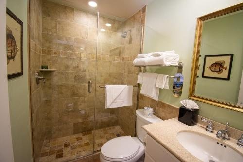 Vanderbilt Beach Resort — Bathroom