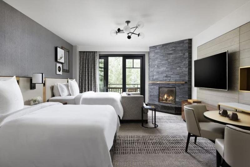 Vantage Point — Guest room