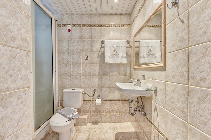 Vasilikos Garden — Bathroom