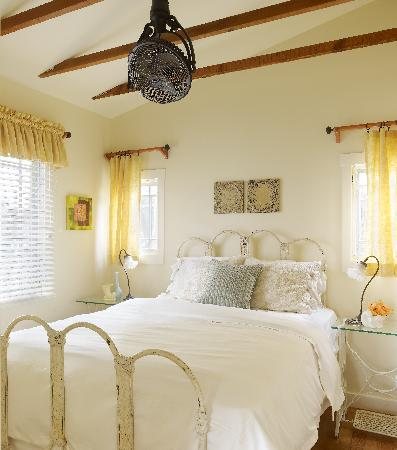 Venice Beach Eco Cottages Los Angeles California — Guest room
