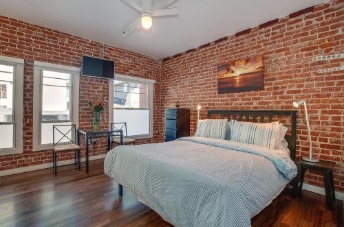Venice Breeze Suites Los Angeles California — Guest room