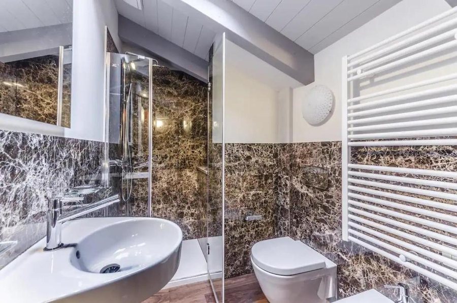 Venice Luxury Suites — Bathroom