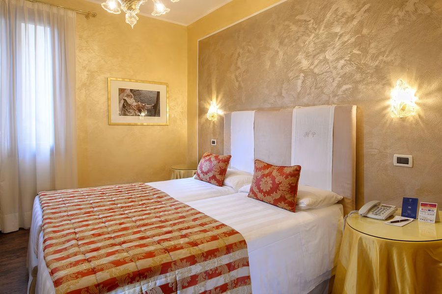 Venice Prince Apartments — Guest room