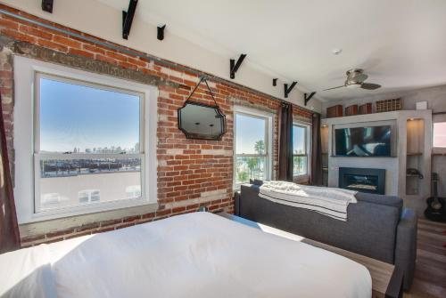 Venice Suites — Guest room