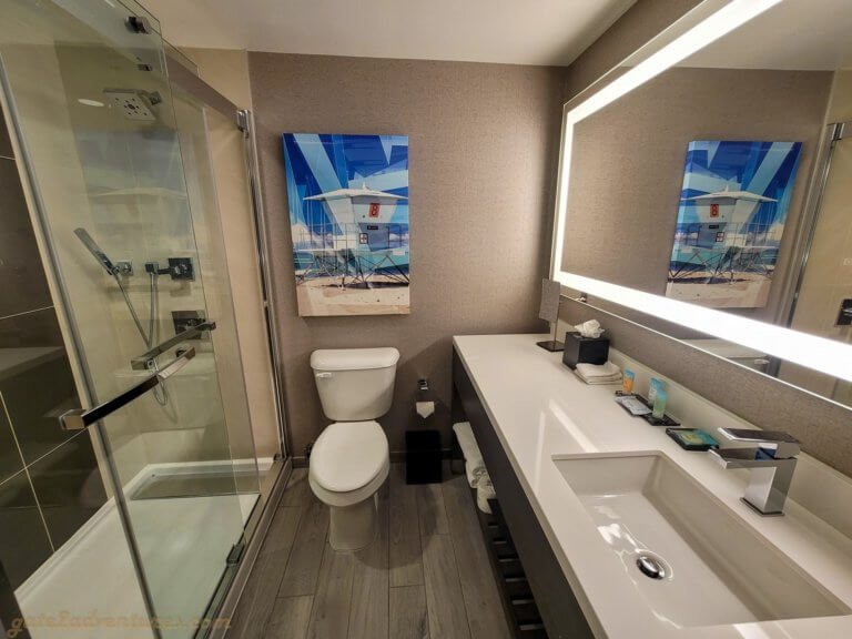 Ventura Beach Marriott — Bathroom