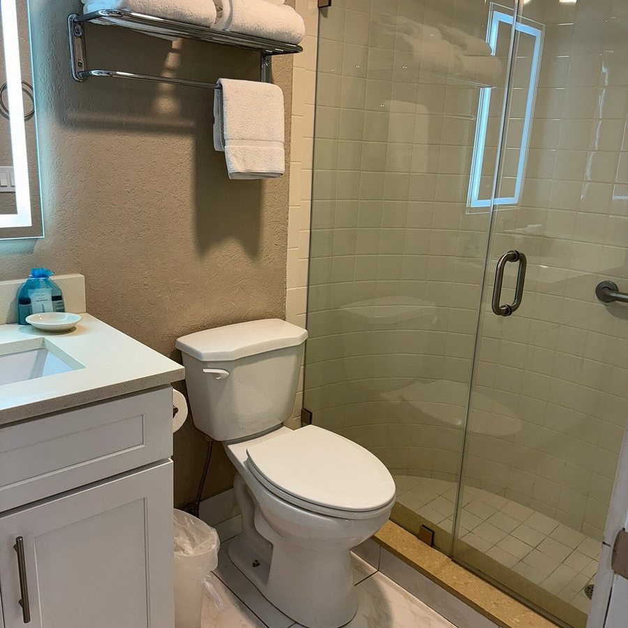 Ventura Resort — Bathroom