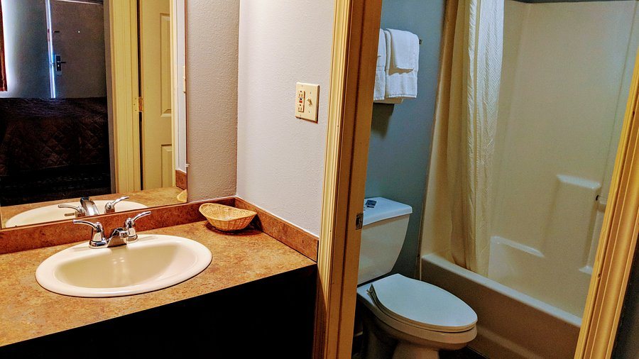 Venture Inn and Restaurant — Bathroom