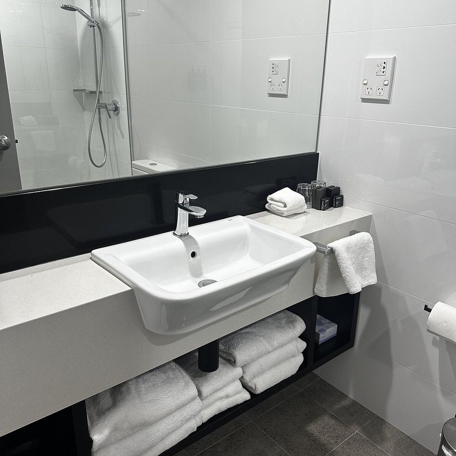 Veriu Camperdown — Bathroom