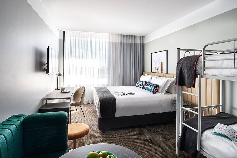 Veriu Green Square — Guest room