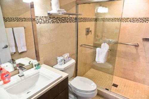 Vero Beach Kamp — Bathroom