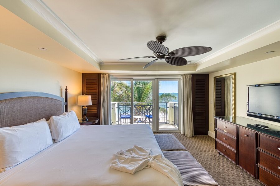 Vero Beach Kamp — Guest room