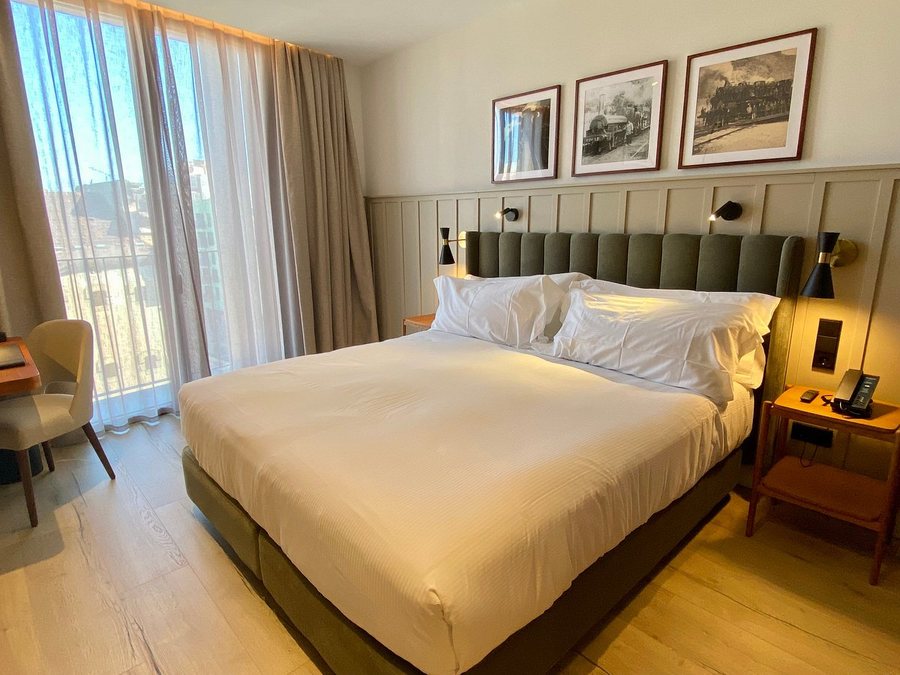 Via Sants Hotel Barcelona Tapestry Collection by Hilton Barcelona Catalonia — Guest room