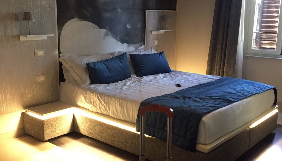 Via Veneto Luxury Suites — Guest room