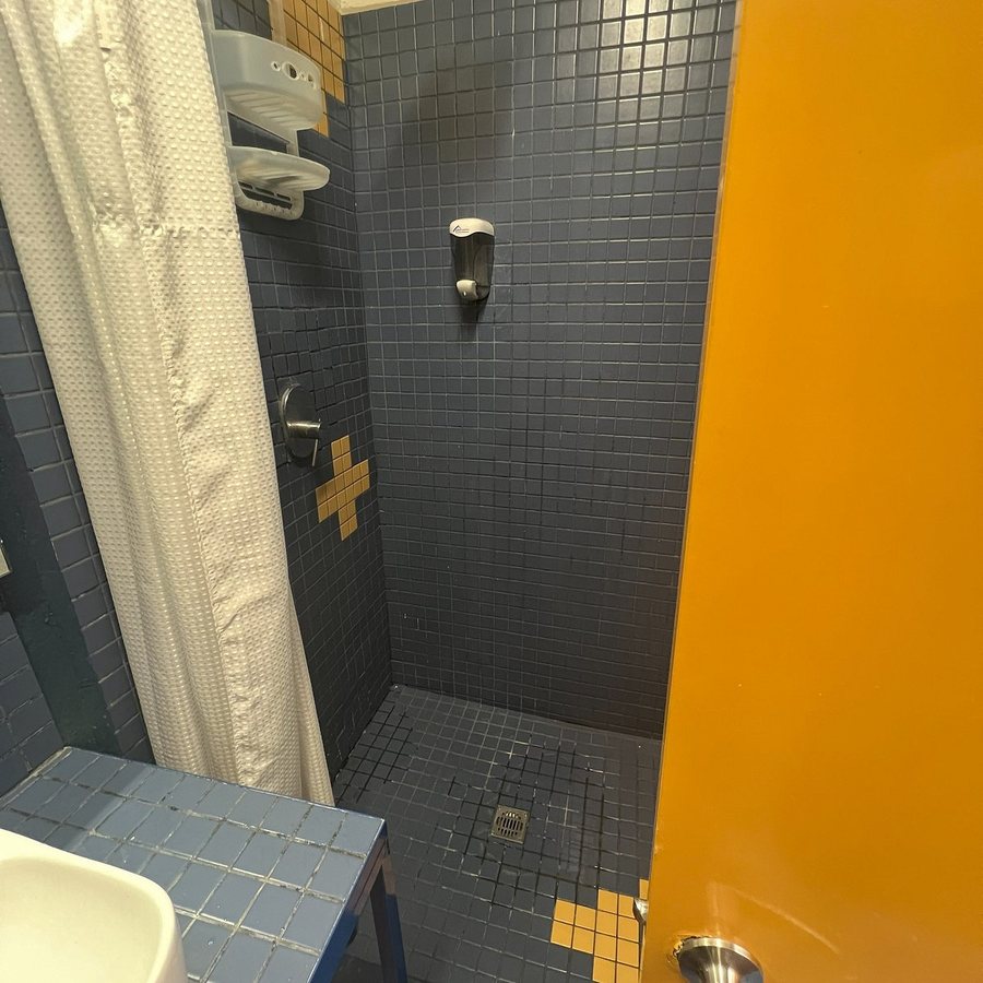 Viajero Cdmx Centro Hostel — Bathroom