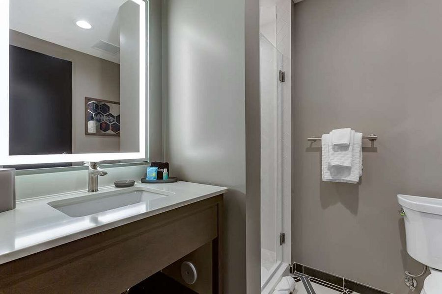 Vib Hotel By Best Western Phoenix Tempe — Bathroom