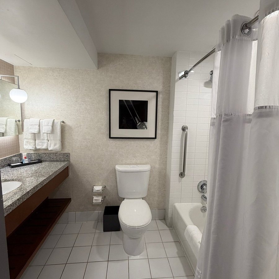 Vibe Hotel Hollywood Los Angeles California — Bathroom