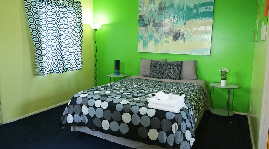 Vibe Hotel Hollywood Los Angeles California — Guest room