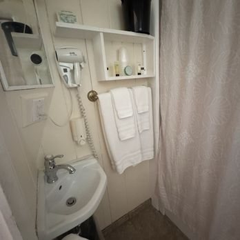 Vichy Springs Resort — Bathroom