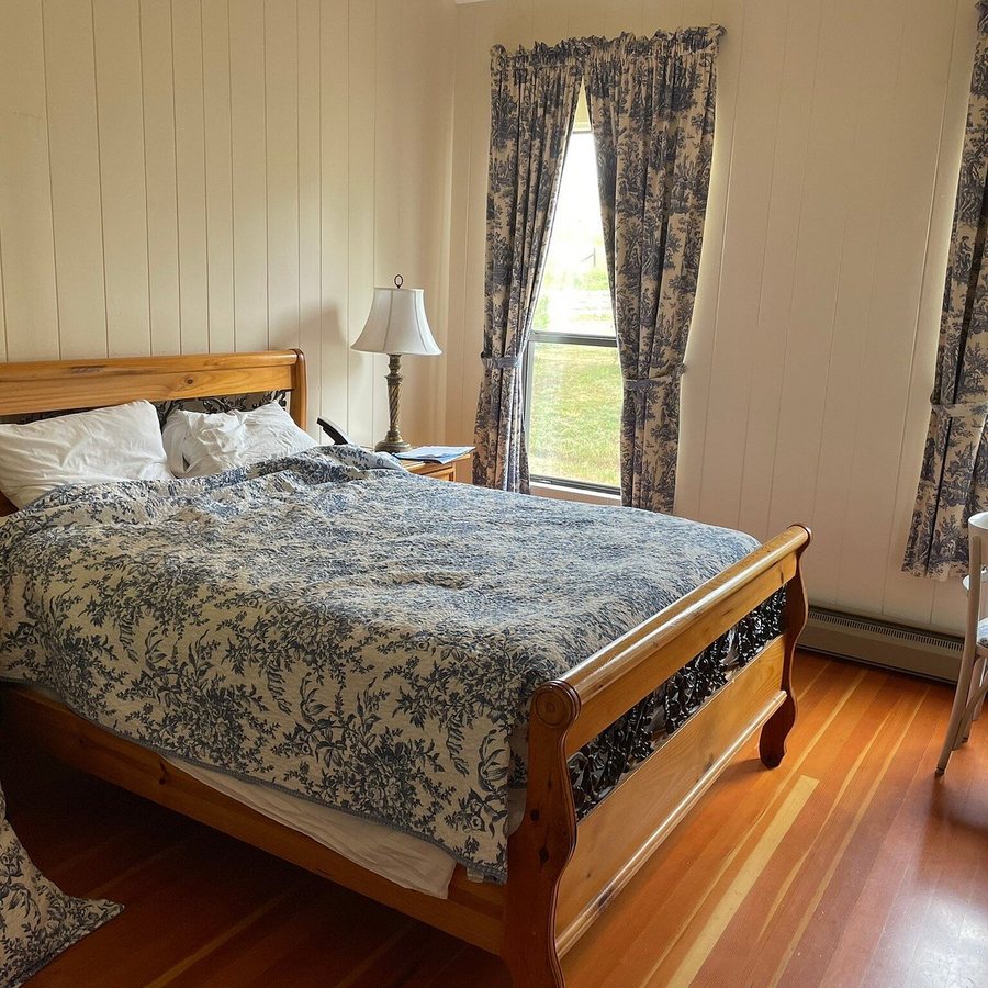 Vichy Springs Resort — Guest room