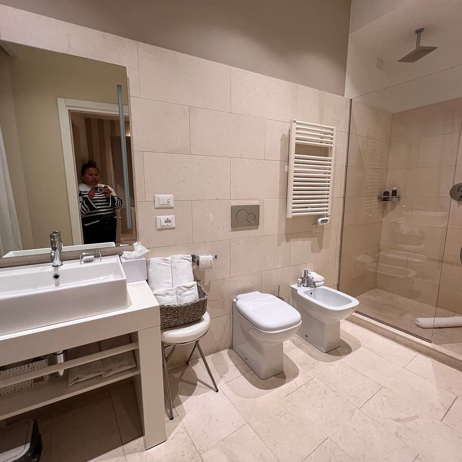 Vico Milano — Bathroom