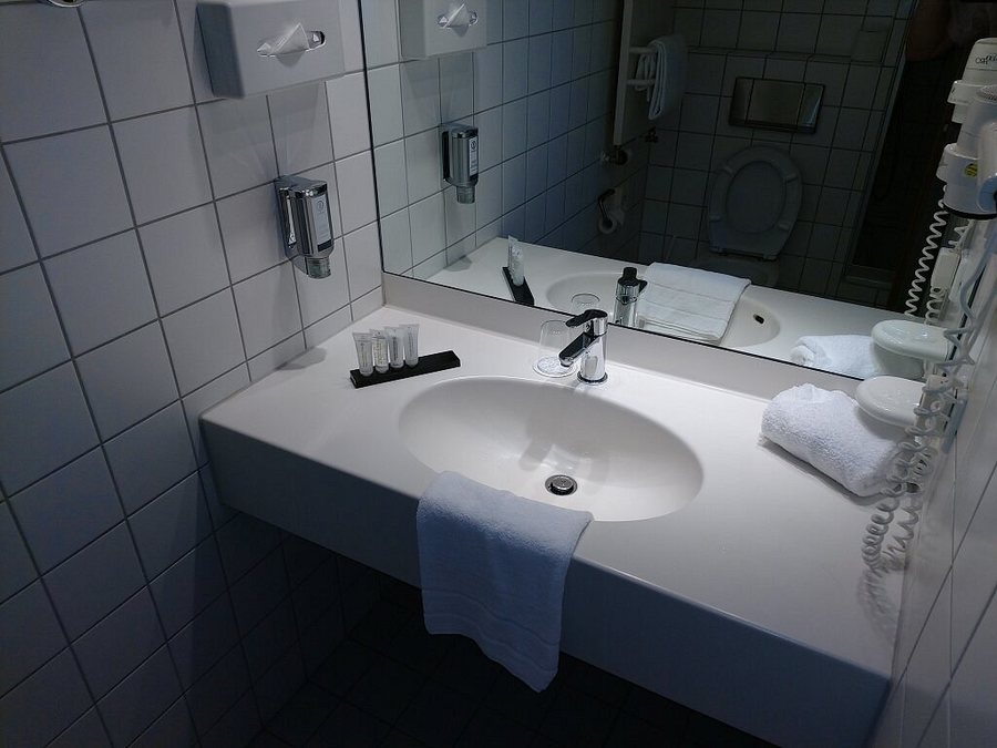 Victor s Residenz hotel Berlin Mitte — Bathroom